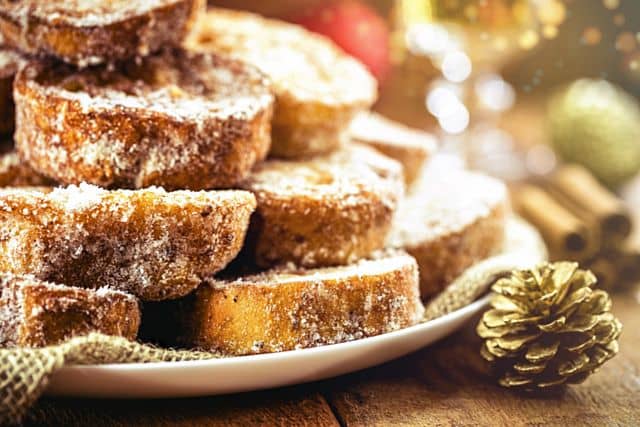Pan de dulce hecho con miel  y es considerado un manjar en estas fechas